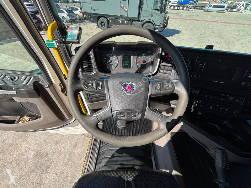 Vrachtwagen Scania R 580 8x4 RETARDER / BOX...
