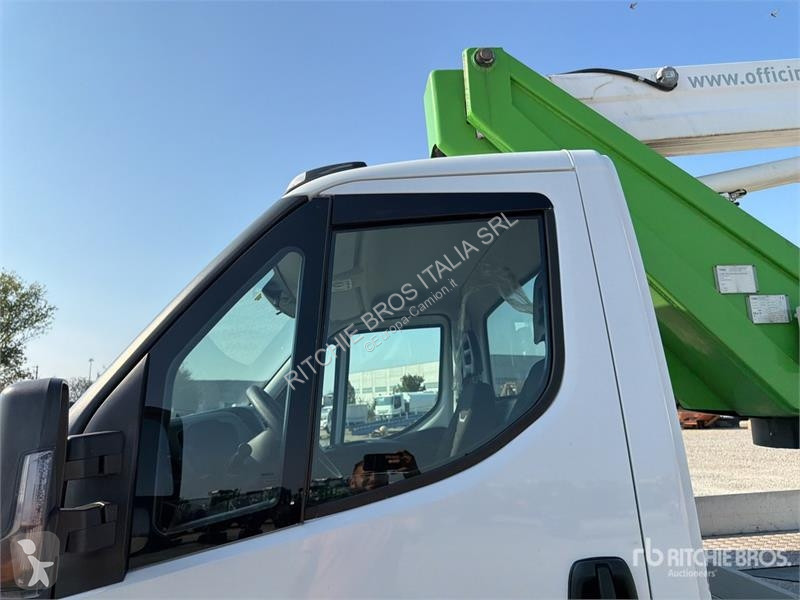Camion Iveco 19-8,5 HQ 19 m on Iveco 35-140...
