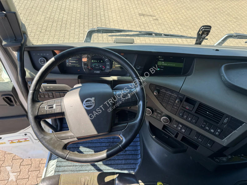 Camión Volvo 16750 6x2 Retarder Globetrotter WB...