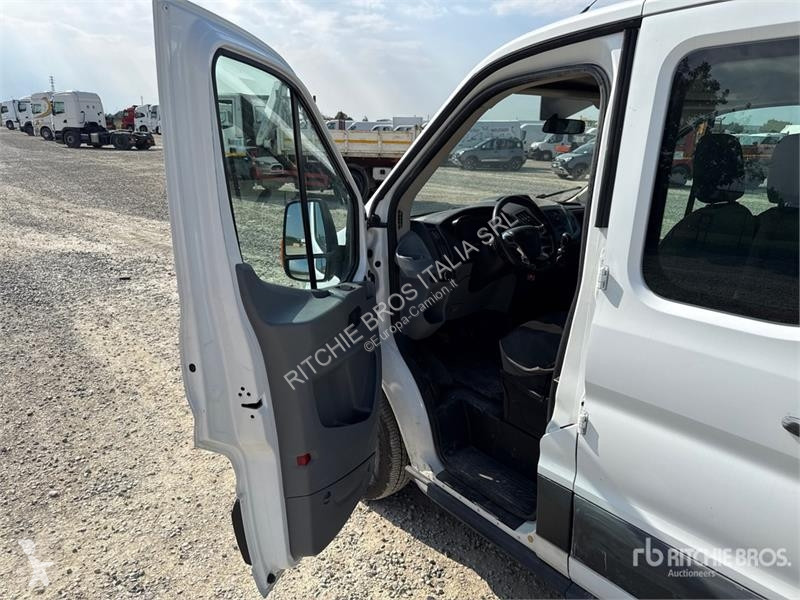 Camión Ford Crew Cab Flatbed Truck