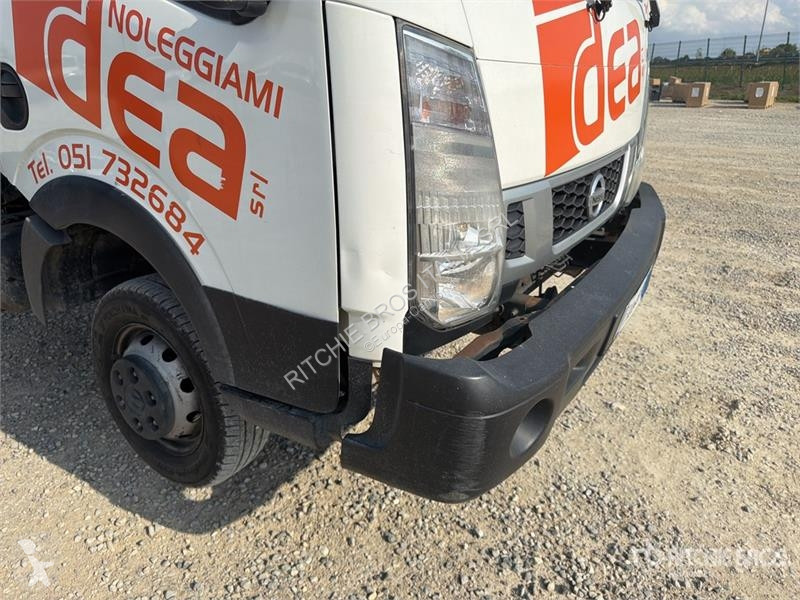 Camion Nissan PNT205 20 m on Nissan NT400...