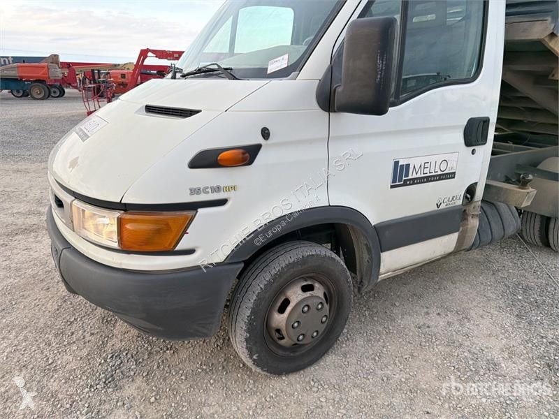 Грузовик Iveco 35A Dump Truck