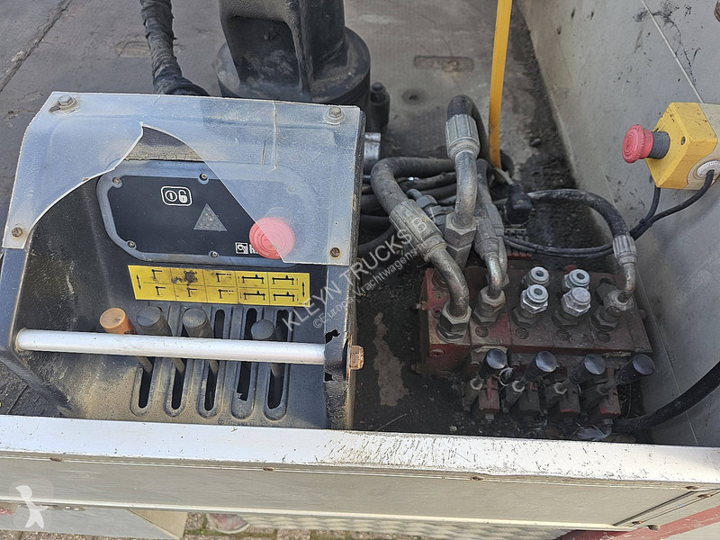 Camión Volvo 24012 MANUAL HIAB 033T