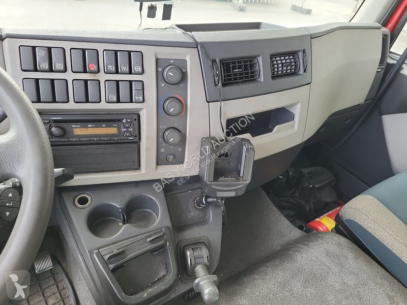 شاحنة Volvo 210