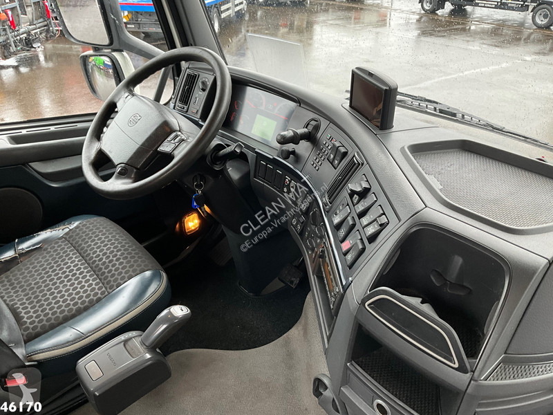 Lastbil Volvo 420 8x4 HMF 22 Tonmeter laadkraan