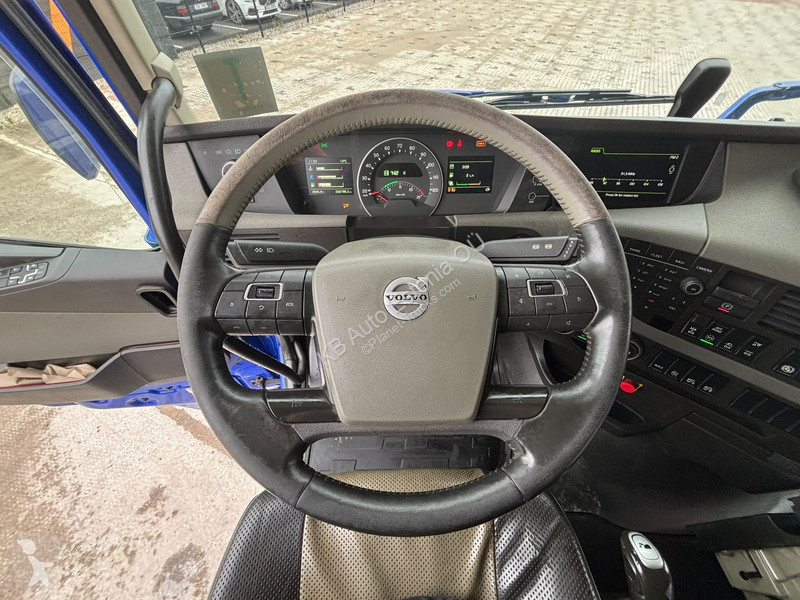 Kamion Volvo 540 8x4 RETARDER / TANDEM AXLE...