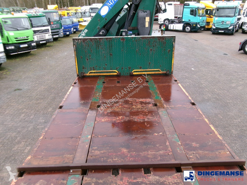 Vrachtwagen  Platform trailer + HMF 4720 K3 crane