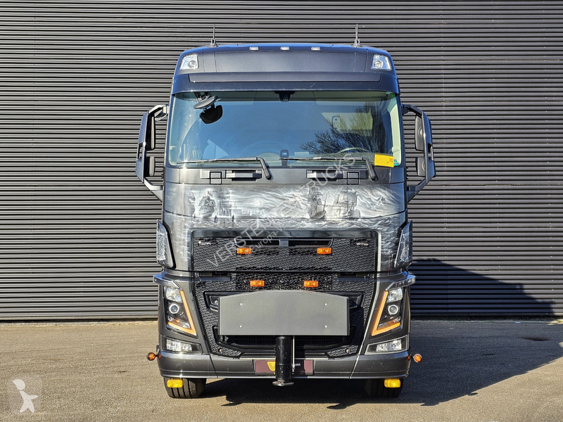 Kamion Volvo 8x2-6 / FASSI F1650 / JIB + WINCH...