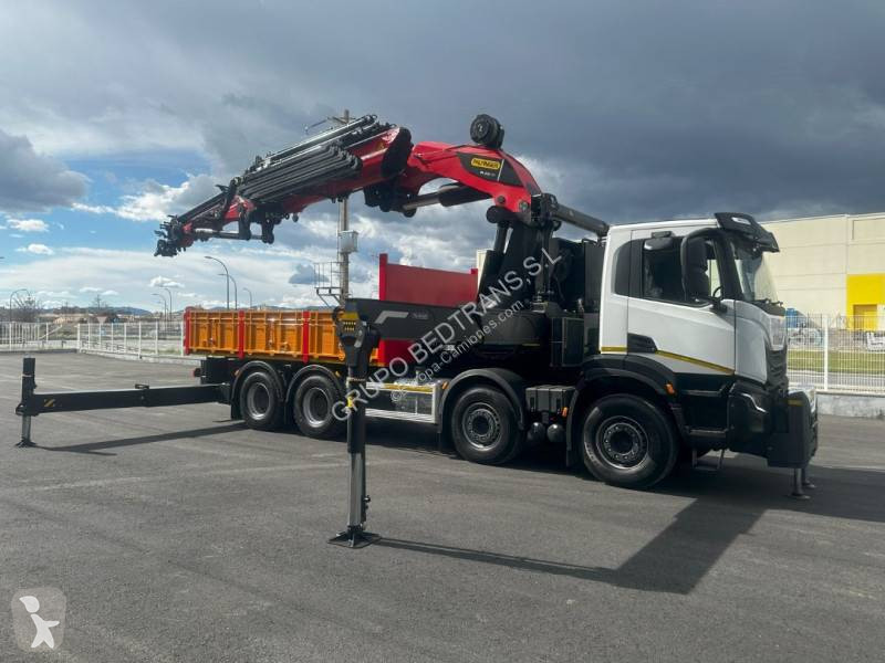 Camion Iveco Grúa