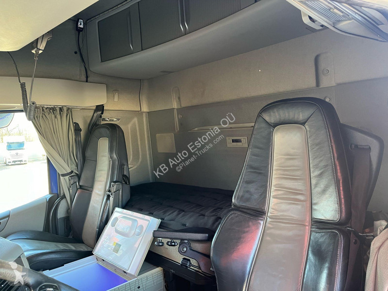 شاحنة Volvo FH 540 8x4*4 BOX L=6145 mm