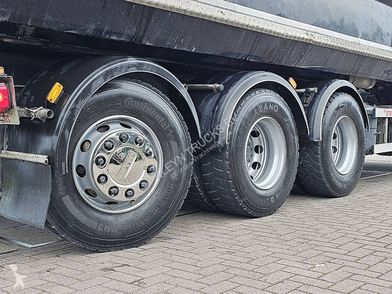 Camion DAF 530 8X4 FAW STEEL TIPPER