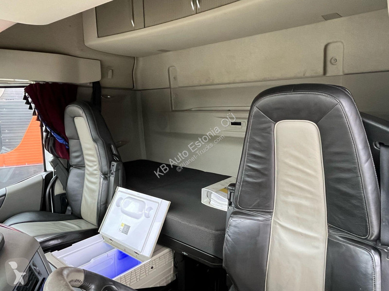 Camion Volvo 8x4 COMBI / PLATFORM + TRACTOR /...