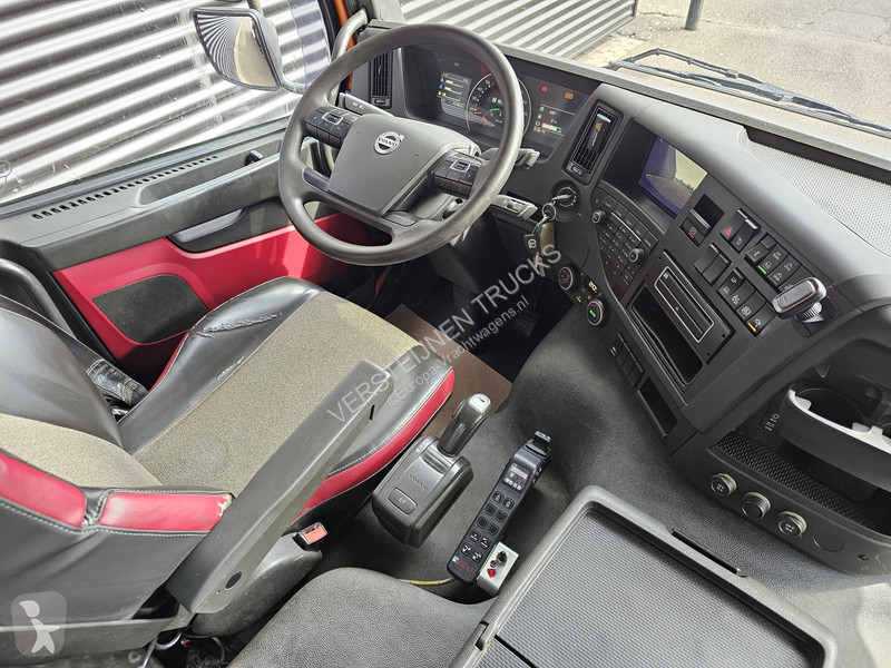 Kamion Volvo 460 8x4-4 / HIAB Z CRANE + HOOKLIFT