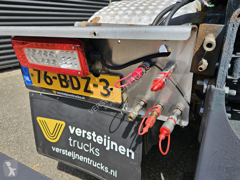 Kamion Volvo 460 / 8x4-4 / HMF CRANE + HOOKLIFT...