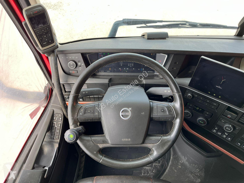 Kamion Volvo 750 8x4/4 DAMAGED !