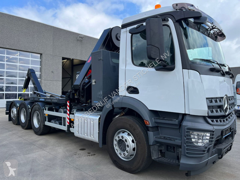 Vrachtwagen Mercedes 3240