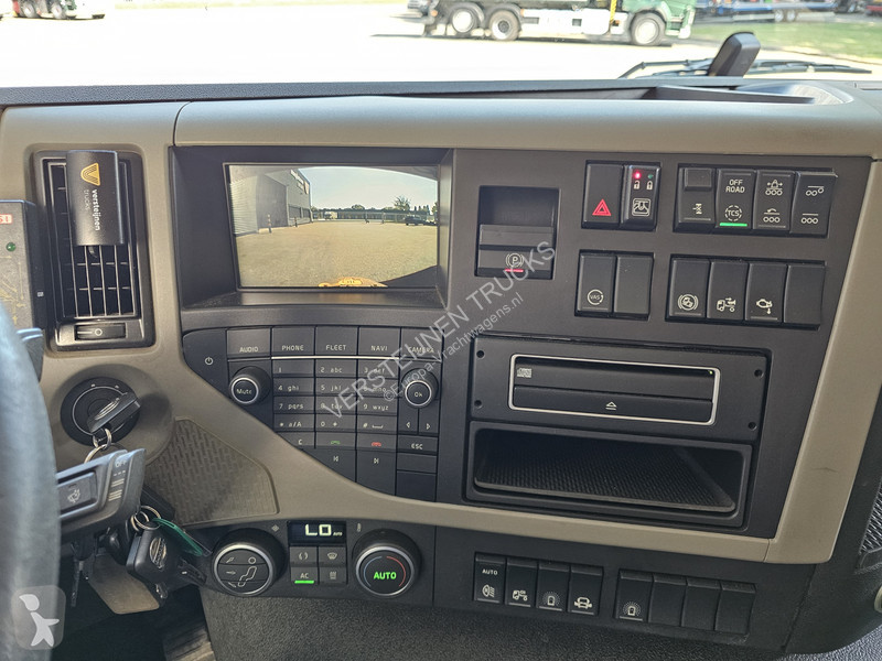 Vrachtwagen Volvo FM  8x4-4 / FASSI 36.5 t/m -8...