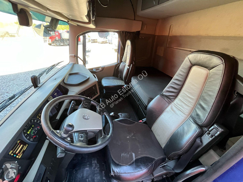 Kamion Volvo 8x4/4 FOR SALE AS CHASSIS !