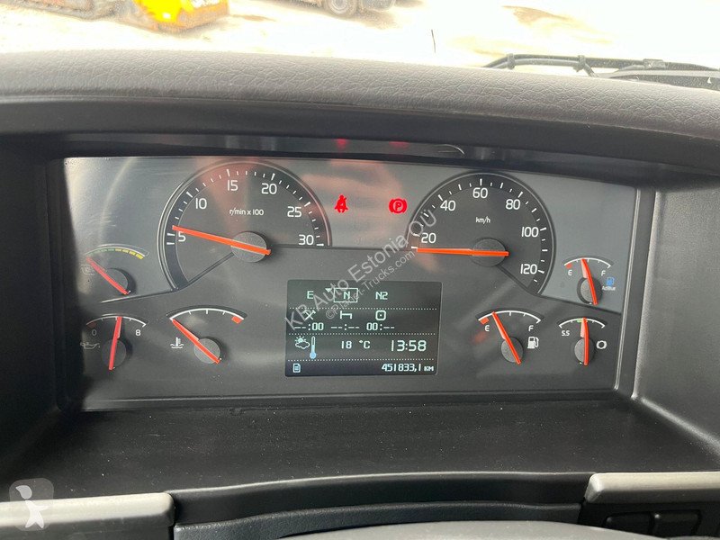 Camion Volvo 330 4x2 BOX L=7533 mm