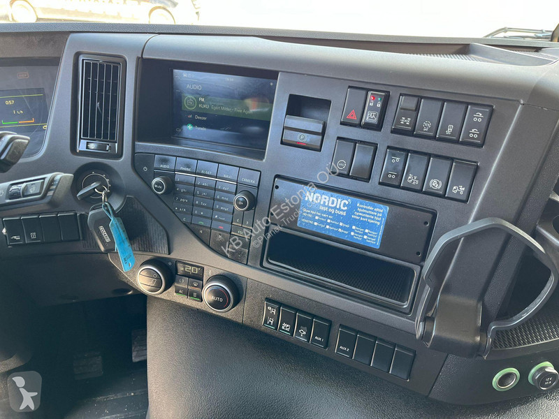 Kamion Volvo 540 8x4 RETARDER / TANDEM AXLE...