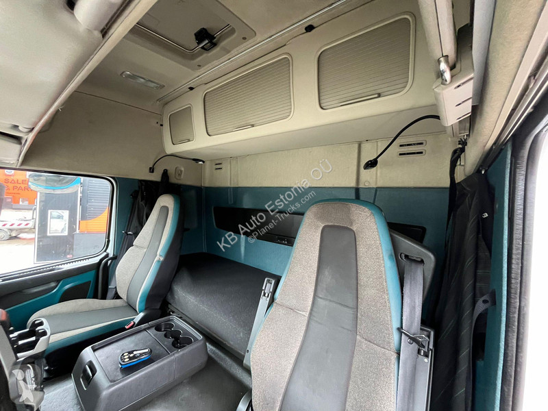 Lastbil Volvo 330 4x2 BOX L=7694 mm
