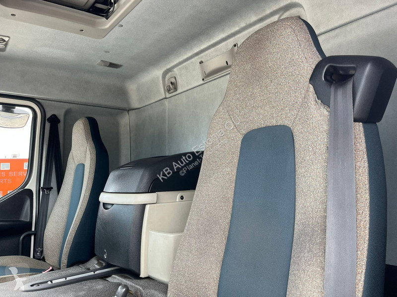 Camion Volvo 320 4x2 BOX L=7623 mm