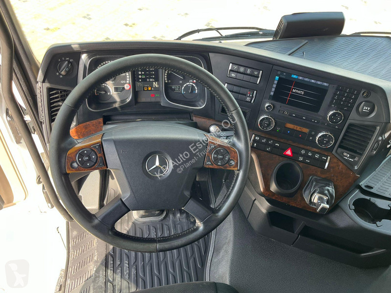 Camion Mercedes 6x2*4 BOX L=7401mm