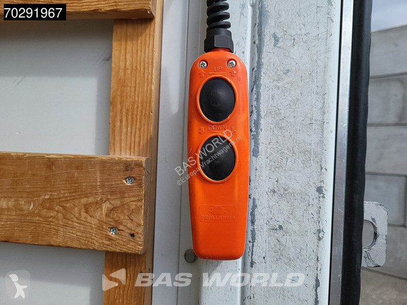Kamion Mercedes 1221 4X2 1500kg Ladebordwand...