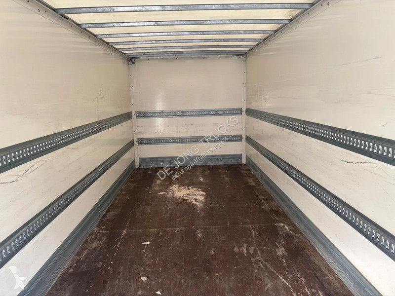 Kamion Renault D WIDE 320 6x2/4 / Closed box /...