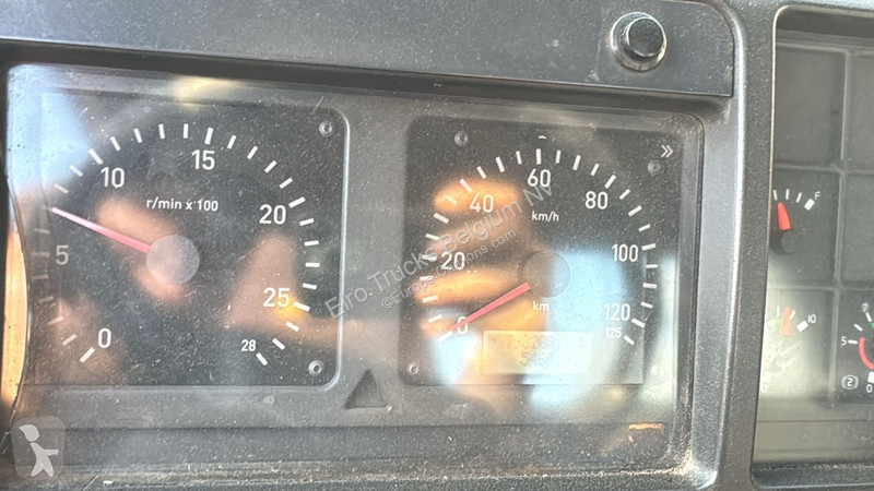 Camion Volvo - 320 (POMPE MANUELLE / BIG HUB /...