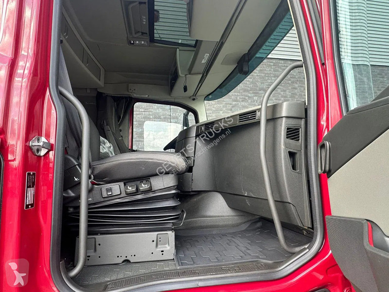 Lastbil Volvo 500 8X2F R BAKWAGEN MET FASSI...