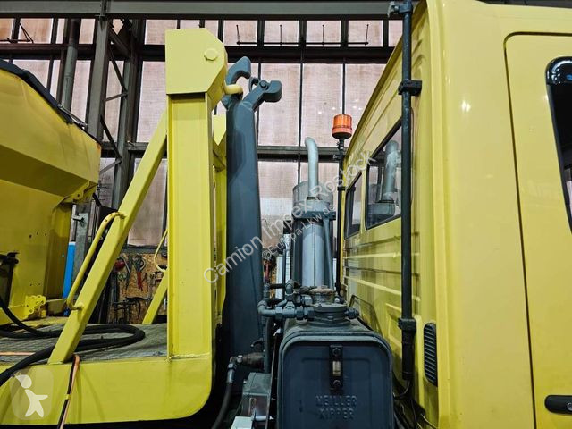 Vehículo de limpieza viaria Mercedes Haken mit...