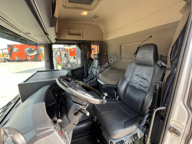 Vrachtwagen Scania R 520 8x4*4 RETARDER / BOX...