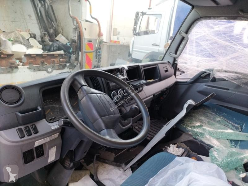 Ciężarówka Mitsubishi Fuso 7C15