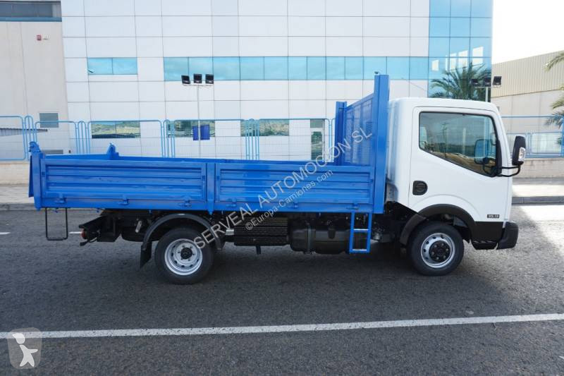 شاحنة Nissan