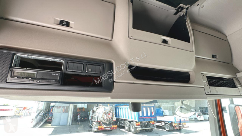 شاحنة DAF CF 410 4X2