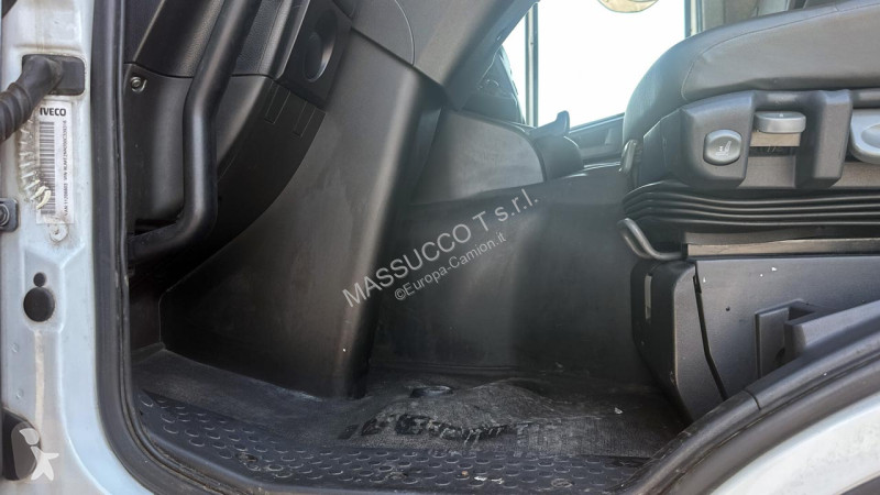 شاحنة Iveco 330 6X2