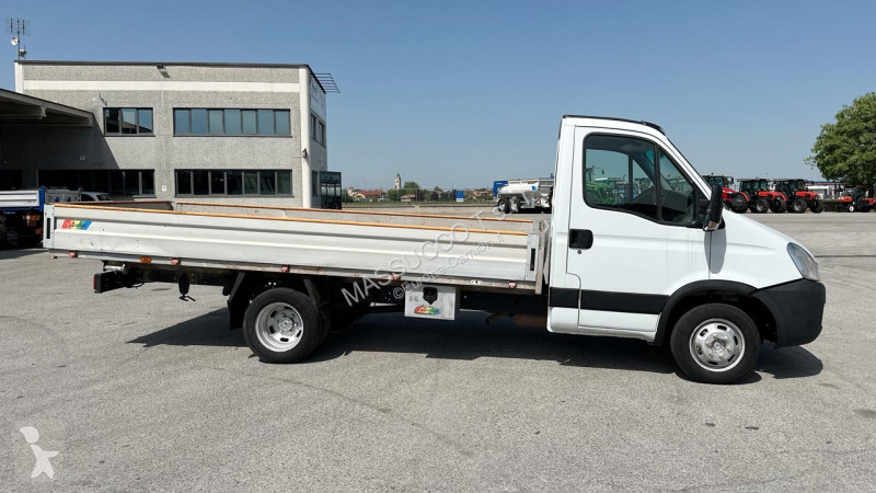 شاحنة Iveco DAILY 35C13 4x2