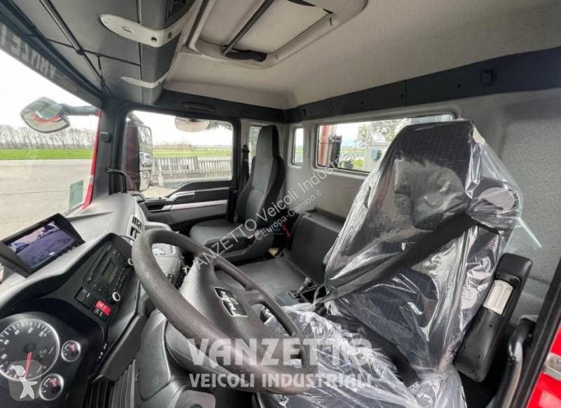 Nosič strojů MAN