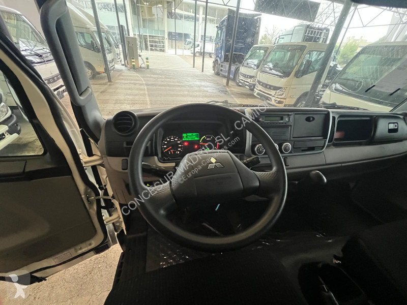 شاحنة Fuso 3.6 Ton 3C15 Paquetero con trampilla
