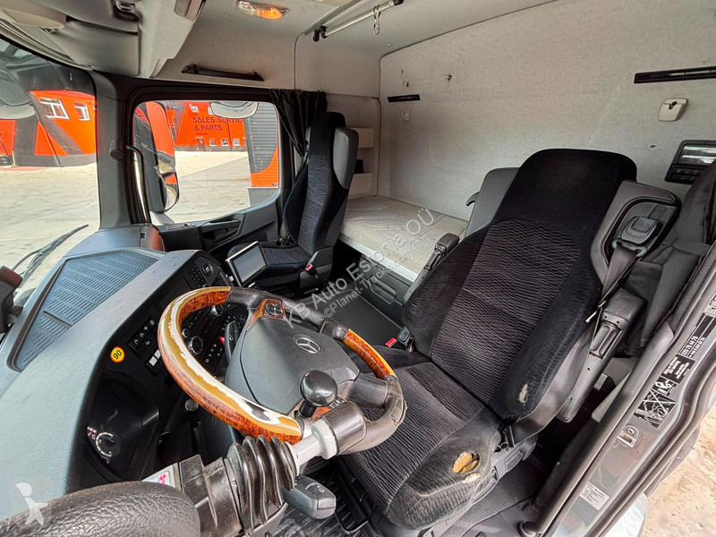 شاحنة Mercedes 3251 8x4 BOX L=6155 mm