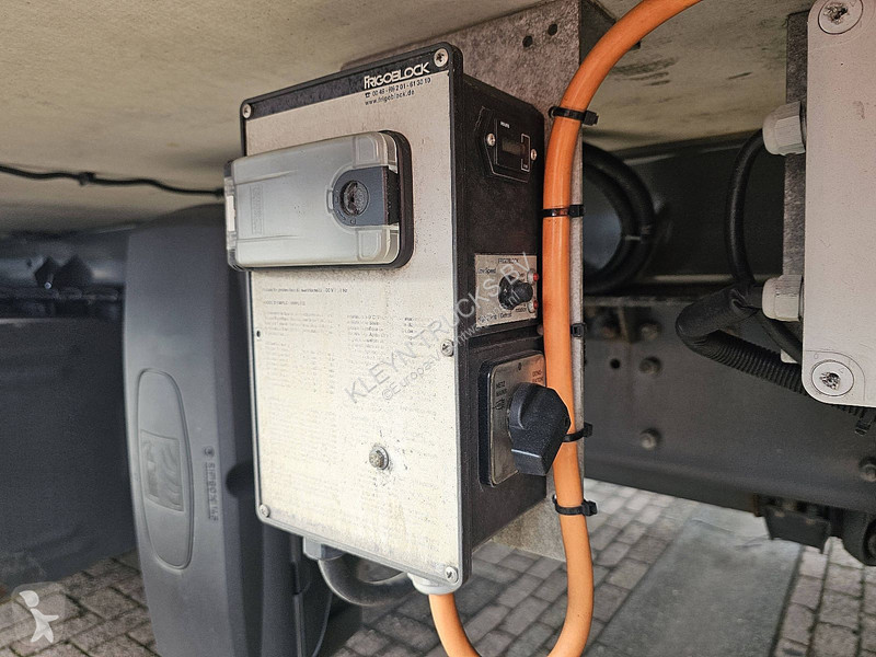 Camion Scania P320 6X2*4 AMBERET FRIGO
