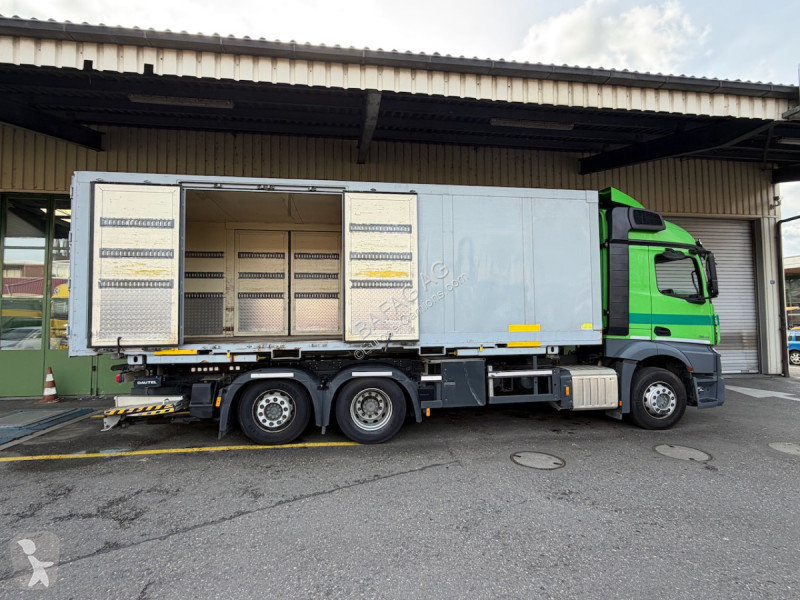 شاحنة Mercedes actros 2543 6x2
