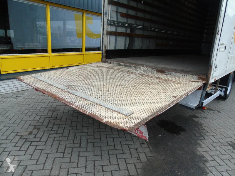 شاحنة Volvo FL 240 + 12t + euro 5 + lift