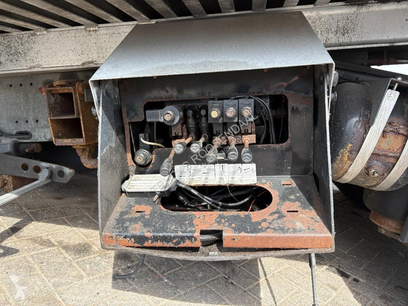 شاحنة MAN 12.220 + MANUAL + EURO 5 + WINCH +...