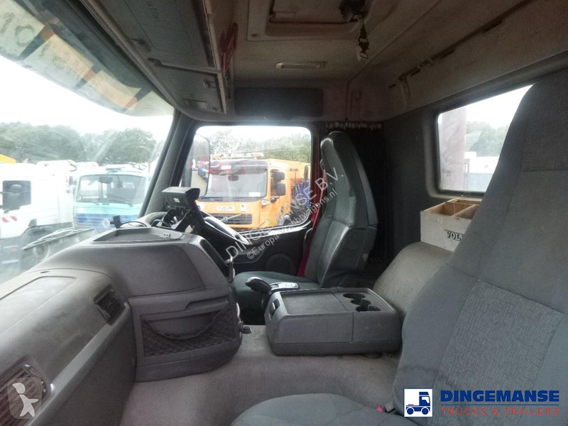 شاحنة Volvo 8x4 RHD steel tipper 16.6 m3