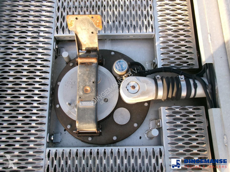 Lastbil Volvo 280 4x2 fuel tank 13.3 m3 / 4 comp