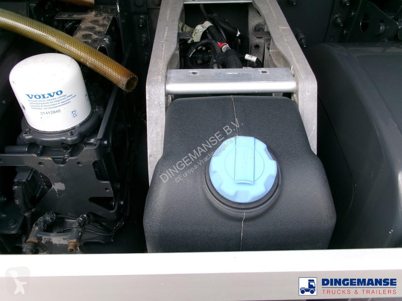 شاحنة Volvo 380 6X2 fuel tank 20.6 m3 / 4 comp