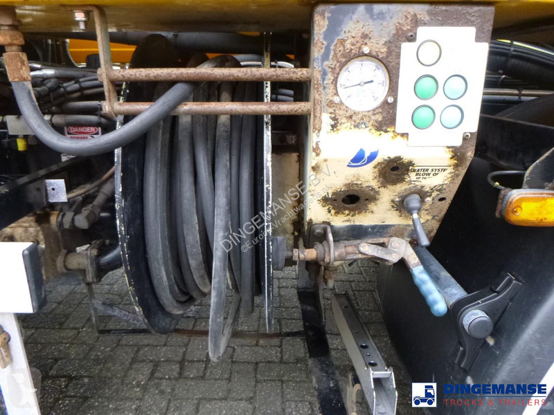 Camión DAF 220 4x2 RHD Whale vacuum tank