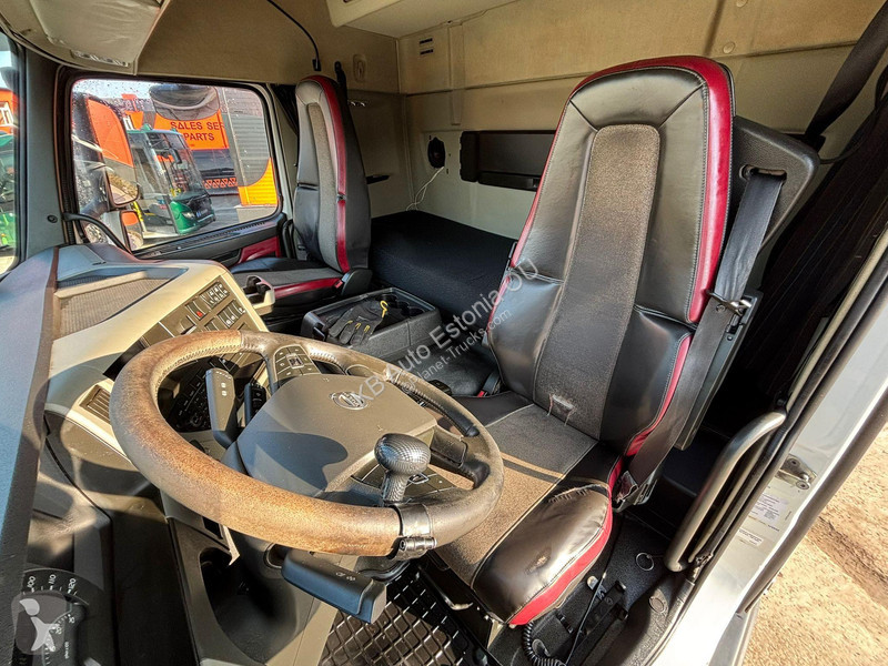 شاحنة Volvo 500 8x4*4 HIAB XR 20 / L=5600 mm